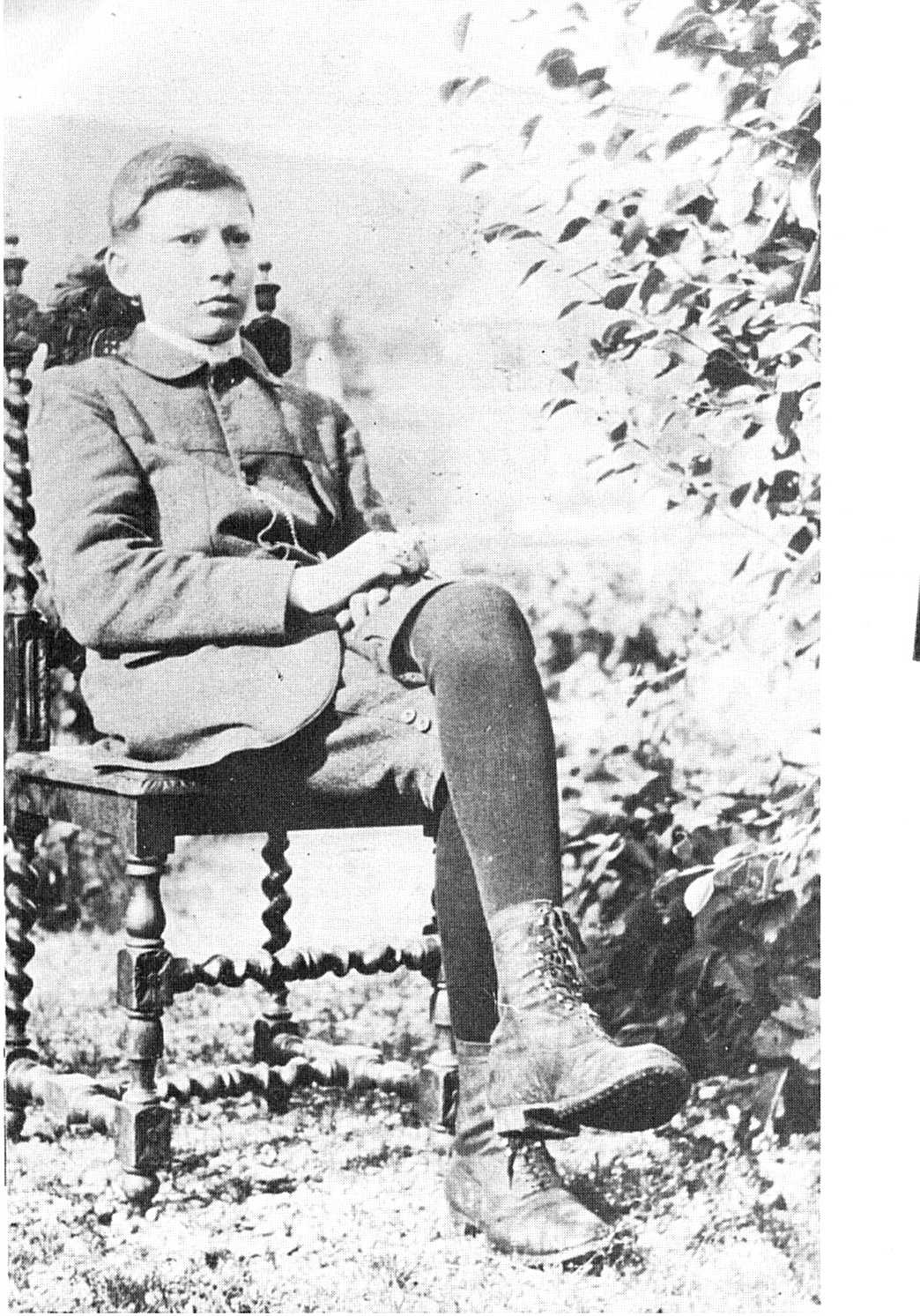 Vers 1914 - Adolescent à la santé fragile. 1914