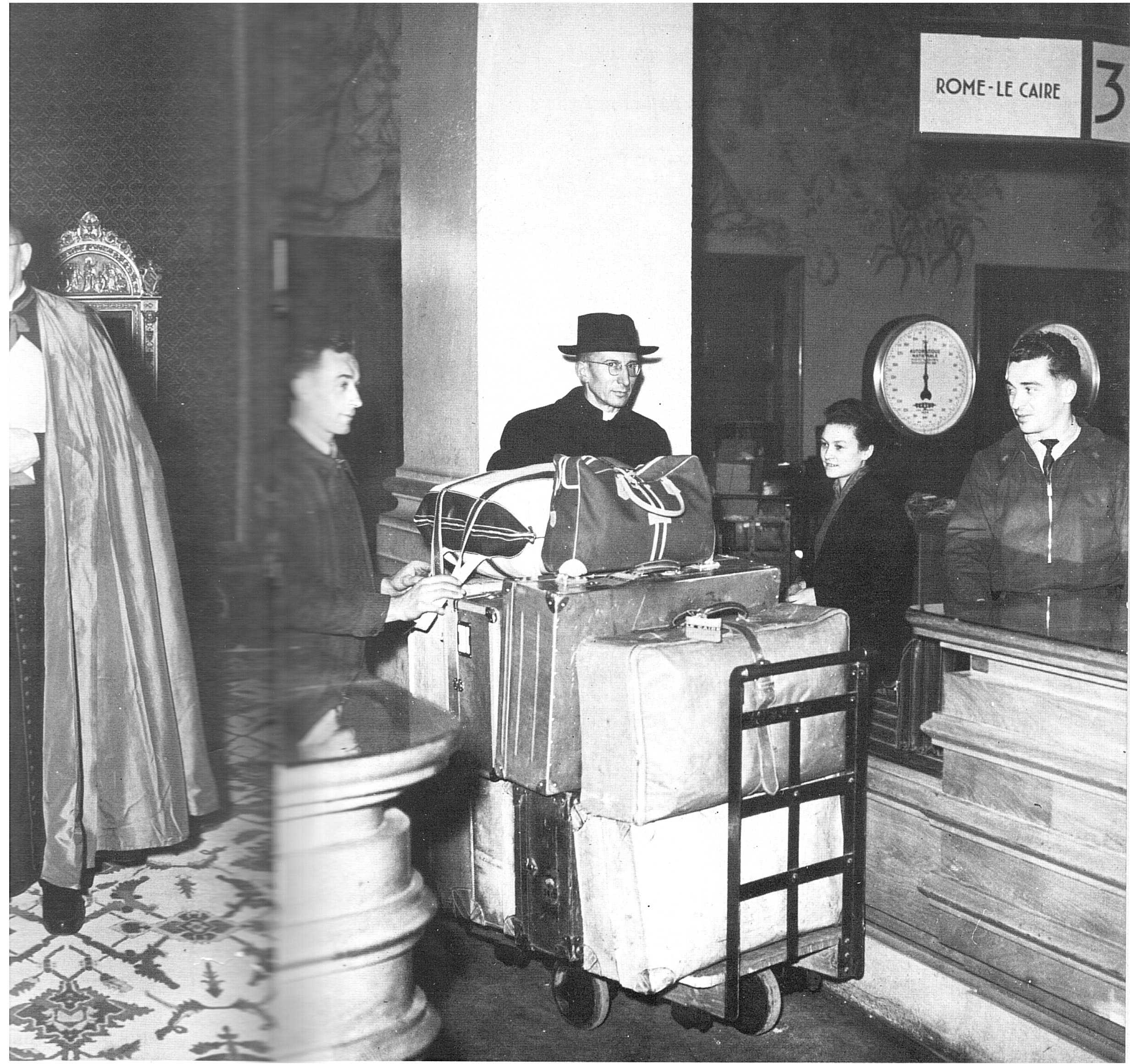 1947, avec des stocks de médicaments, en partance pour l’Égypte, atteinte d’une épidémie de choléra. médicaments