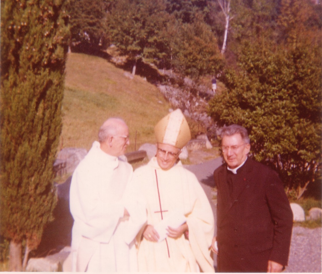 En 1971, avec Mgr Huyghe, évêque d’Arras, et Jean Patte. Jean Patte vient d’être ordonné diacre permanent à la cité Saint-Pierre de Lourdes. Mgr Huyghe