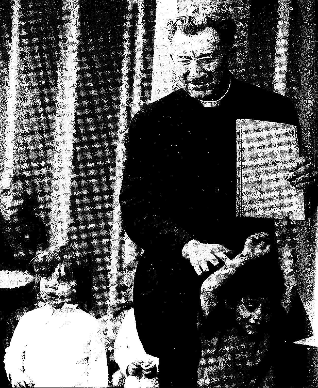 1972, Dans la cité - La Briche (91) - où sont accueillies des femmes avec leurs enfants. La Briche