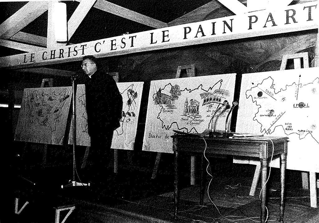 Date incertaine (1972 ?). A la cité Saint-Pierre de Lourdes, dans la salle du réfectoire. Partage