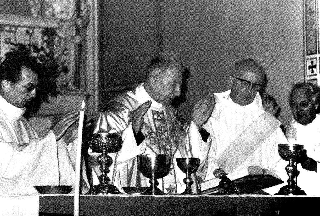 1976 : Jean Rodhain préside la messe du 30ème anniversaire de la fondation du Secours catholique 30ème anniversaire